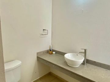Se Vende Casa en Misión San Joaquín Gran Ubicación, 3 Recamaras, 2.5 Baños !!