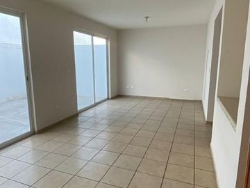 Se Vende Casa en Misión San Joaquín Gran Ubicación, 3 Recamaras, 2.5 Baños !!