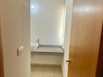 Se Vende Casa en Misión San Joaquín Gran Ubicación, 3 Recamaras, 2.5 Baños !!