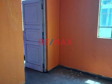 Ubicado en una zona completamente comercial que la hace atractiva para inversionistas que generaría ingresos y ganancias en plena zona céntrica, este