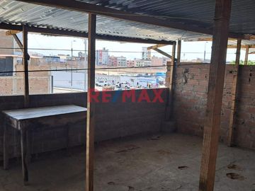 Ubicado en una zona completamente comercial que la hace atractiva para inversionistas que generaría ingresos y ganancias en plena zona céntrica, este