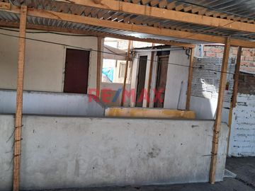 Ubicado en una zona completamente comercial que la hace atractiva para inversionistas que generaría ingresos y ganancias en plena zona céntrica, este