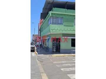 Ubicado en una zona completamente comercial que la hace atractiva para inversionistas que generaría ingresos y ganancias en plena zona céntrica, este