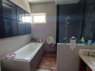 Rumah Murah 2 Lantai Semi Furnished Taman Wisata Regency