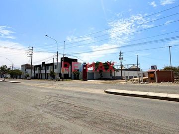Amplio Local comercial multifuncional en Villa del Mar, Huanchaco

Este destacado local comercial, actualmente operando como Bungalows, ofrece una u