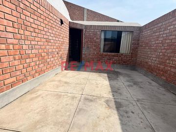 Amplio Local comercial multifuncional en Villa del Mar, Huanchaco

Este destacado local comercial, actualmente operando como Bungalows, ofrece una u