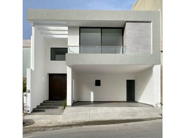 Casa en Venta en Valle de Cristal en Monterrey