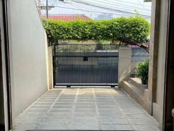 Rumah Mewah Belakang Holland Bakery Sultan Iskandar Muda