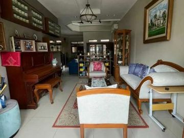 Rumah Mewah Belakang Holland Bakery Sultan Iskandar Muda