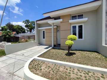 MURAH! RUMAH CANTIK TERBARU DI KLATEN TEPI JALAN SIAP HUNI LINGKUNGAN NYAMAN