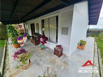 Casa campestre en condominio, sector El Manzano, vía Armenia