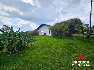 Casa campestre en condominio, sector El Manzano, vía Armenia