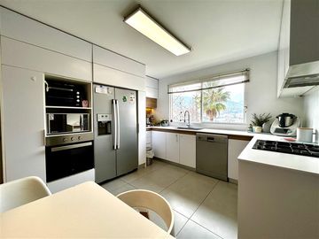 Casa en arriendo amoblada, Condominio en Lo Barnechea