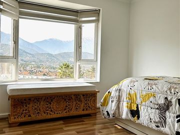 Casa en arriendo amoblada, Condominio en Lo Barnechea