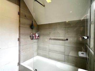 Casa en arriendo amoblada, Condominio en Lo Barnechea