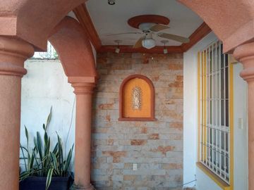 Renta de Villa en fraccionamiento El Roble