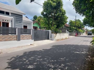 Rumah Baru di Purwomartani tepi Jalan Aspal