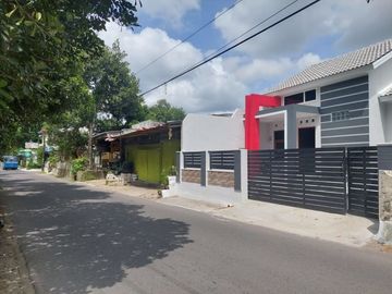 Rumah Baru di Purwomartani tepi Jalan Aspal