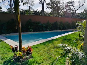Casa con alberca en residencial privado en Tulum, en venta.