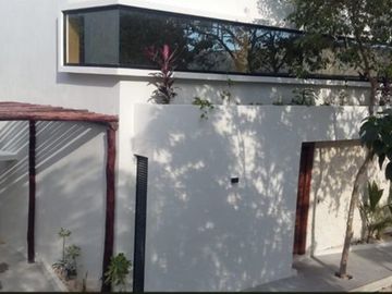 Casa con alberca en residencial privado en Tulum, en venta.