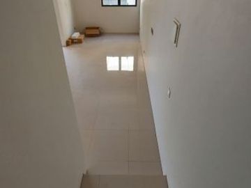 LOKASI STRATEGIS DEKAT KE PATUNG TANGAN Rumah Mewah Minimalis Modern di Setra duta Dekat ke Tol Pasteur, Maranatha.