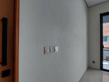 LOKASI STRATEGIS DEKAT KE PATUNG TANGAN Rumah Mewah Minimalis Modern di Setra duta Dekat ke Tol Pasteur, Maranatha.