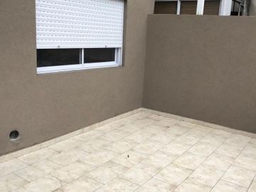 Versalles Venta con renta Monoambiente con balcon en Echenagucia al 1100.