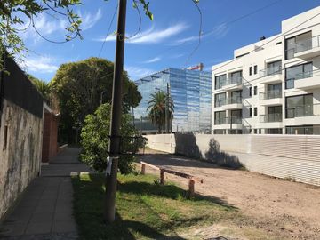 Chalet 2 Plantas 5 Ambientes Con Fondo Libre A Mts Au   PERMUTO MENOR VALOR