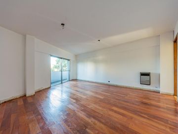 VENTA- Departamento 2 Dormitorios con Patio, Balcón en Barrio Arroyito, Rosario.