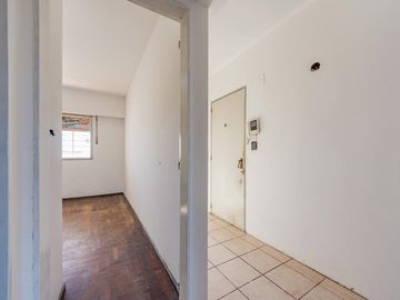 VENTA- Departamento 2 Dormitorios con Patio, Balcón en Barrio Arroyito, Rosario.