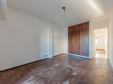 VENTA- Departamento 2 Dormitorios con Patio, Balcón en Barrio Arroyito, Rosario.