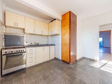 VENTA- Departamento 2 Dormitorios con Patio, Balcón en Barrio Arroyito, Rosario.