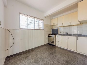 VENTA- Departamento 2 Dormitorios con Patio, Balcón en Barrio Arroyito, Rosario.