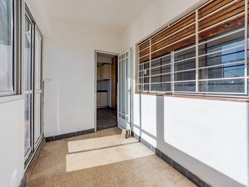 VENTA- Departamento 2 Dormitorios con Patio, Balcón en Barrio Arroyito, Rosario.