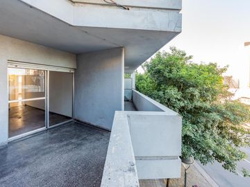VENTA- Departamento 2 Dormitorios con Patio, Balcón en Barrio Arroyito, Rosario.