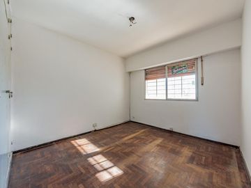 VENTA- Departamento 2 Dormitorios con Patio, Balcón en Barrio Arroyito, Rosario.