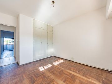 VENTA- Departamento 2 Dormitorios con Patio, Balcón en Barrio Arroyito, Rosario.