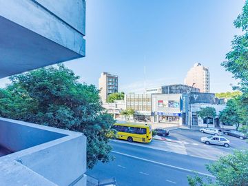 VENTA- Departamento 2 Dormitorios con Patio, Balcón en Barrio Arroyito, Rosario.