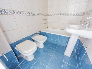 VENTA- Departamento 2 Dormitorios con Patio, Balcón en Barrio Arroyito, Rosario.