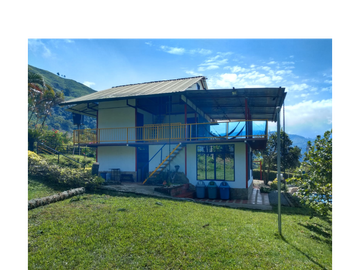 FINCA  CON  4 CASAS PARA LA VENTA EN GENOVA QUINDO COLOMBIA