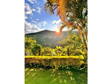 FINCA  CON  4 CASAS PARA LA VENTA EN GENOVA QUINDO COLOMBIA