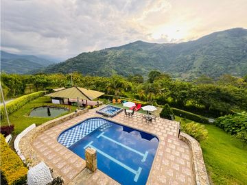 FINCA  CON  4 CASAS PARA LA VENTA EN GENOVA QUINDO COLOMBIA