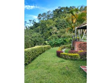 FINCA  CON  4 CASAS PARA LA VENTA EN GENOVA QUINDO COLOMBIA