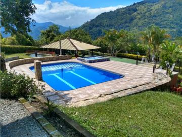 FINCA  CON  4 CASAS PARA LA VENTA EN GENOVA QUINDO COLOMBIA