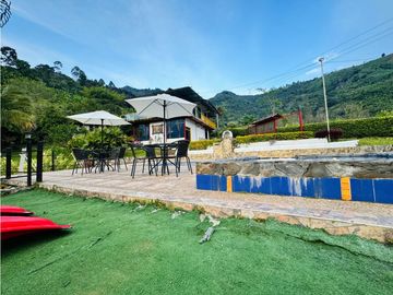 FINCA  CON  4 CASAS PARA LA VENTA EN GENOVA QUINDO COLOMBIA