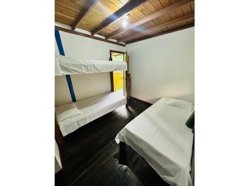 FINCA  CON  4 CASAS PARA LA VENTA EN GENOVA QUINDO COLOMBIA
