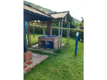 FINCA  CON  4 CASAS PARA LA VENTA EN GENOVA QUINDO COLOMBIA