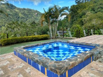 FINCA  CON  4 CASAS PARA LA VENTA EN GENOVA QUINDO COLOMBIA