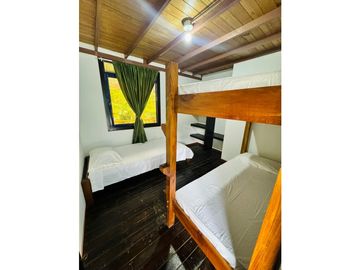 FINCA  CON  4 CASAS PARA LA VENTA EN GENOVA QUINDO COLOMBIA