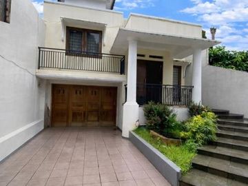 Rumah Modern 2 Lantai di Pangkalan Jati 3+1 Kamar Dekat MRT